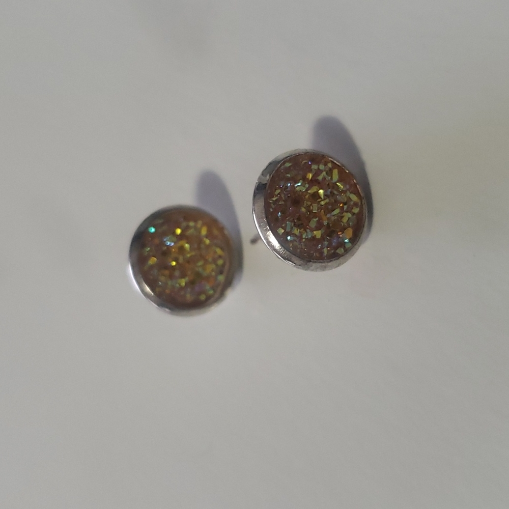 Earings - Picture 2 of 3